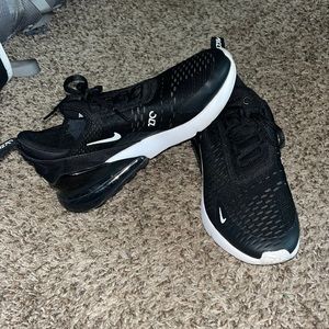 Youth boys 6, women’s 7.5 Nike air max